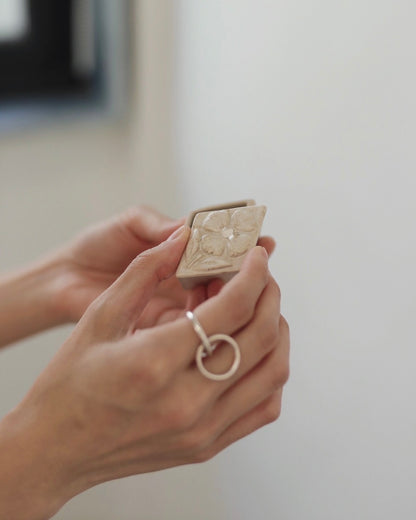 【完售】Deerahat x 苜苜 Muk Muk 聯名系列 - 寶石陶鑑｜月見絮夢